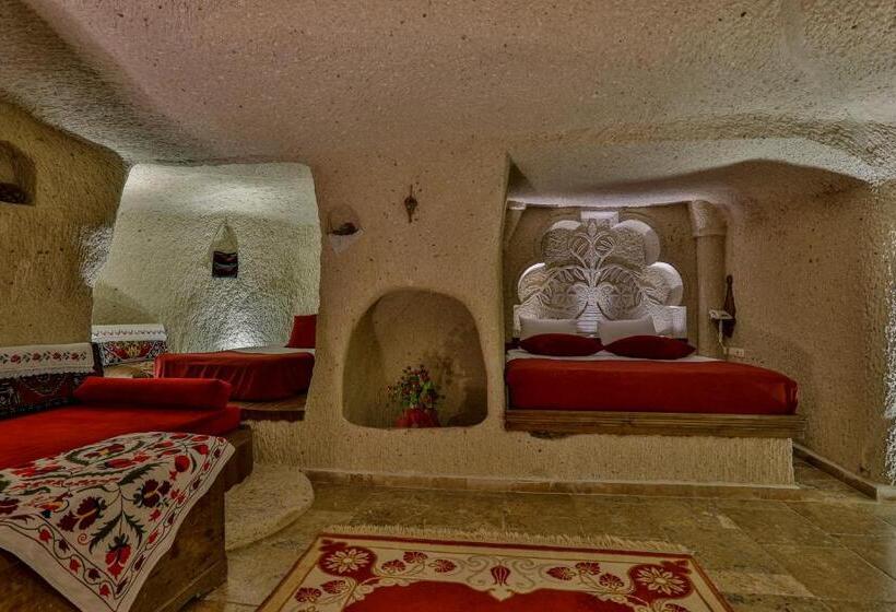 سوییت خانوادگی, Hidden Cave