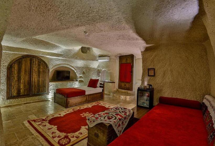 סוויטה משפחתית, Hidden Cave