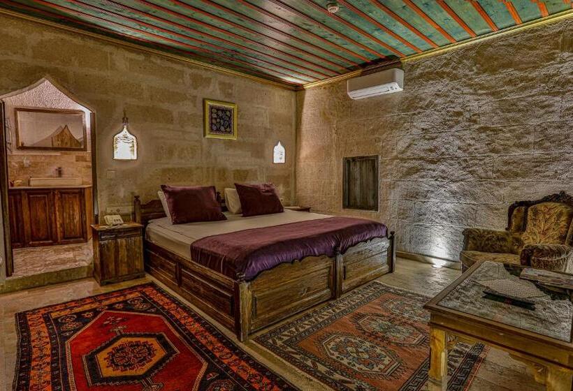 اتاق سوپریور, Hidden Cave