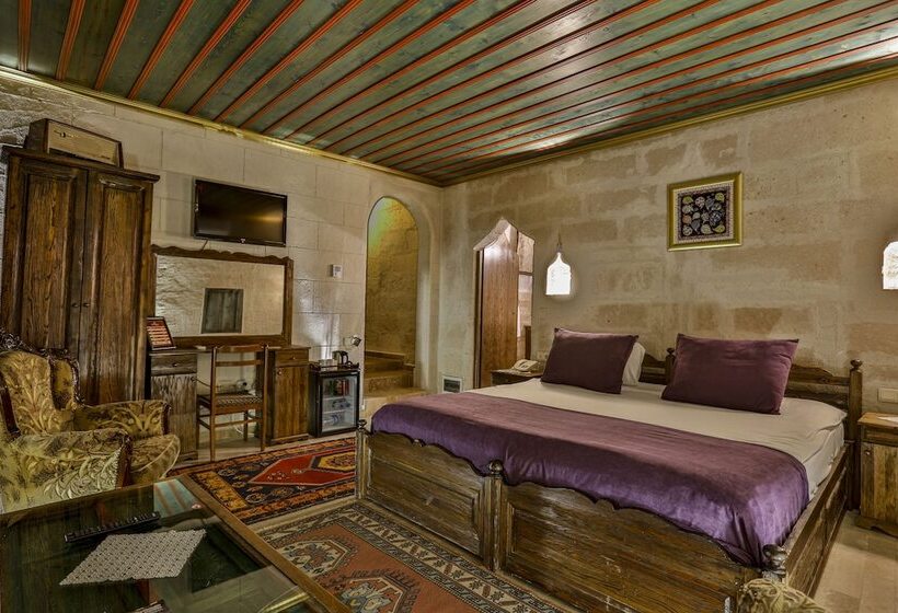 חדר סופריור, Hidden Cave