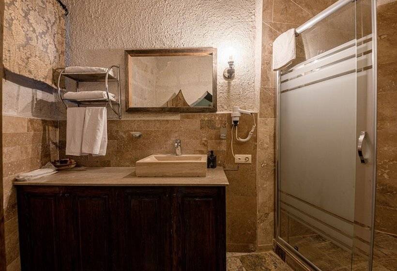 חדר סופריור, Hidden Cave