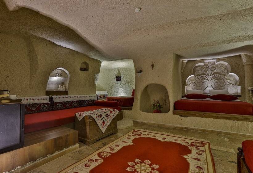 סוויטה משפחתית, Hidden Cave