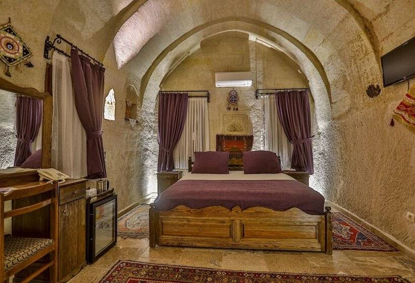 اتاق سوپریور, Hidden Cave