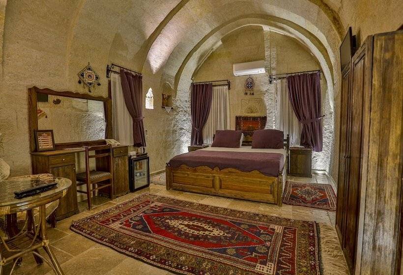 חדר סופריור, Hidden Cave