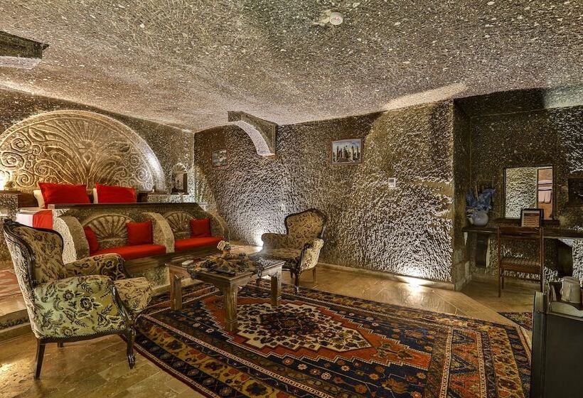 מיטת קינג בסוויטה, Hidden Cave