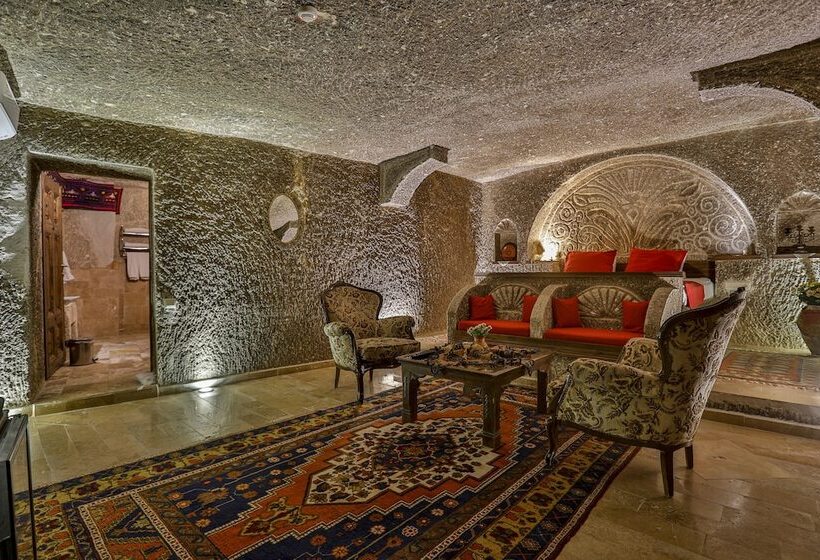 سوئیت با تخت بزرگ, Hidden Cave