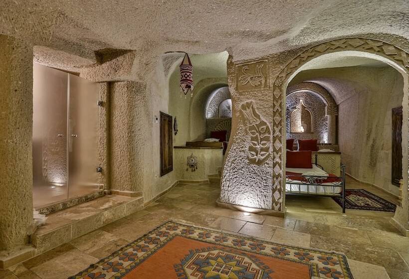 سوییت خانوادگی, Hidden Cave