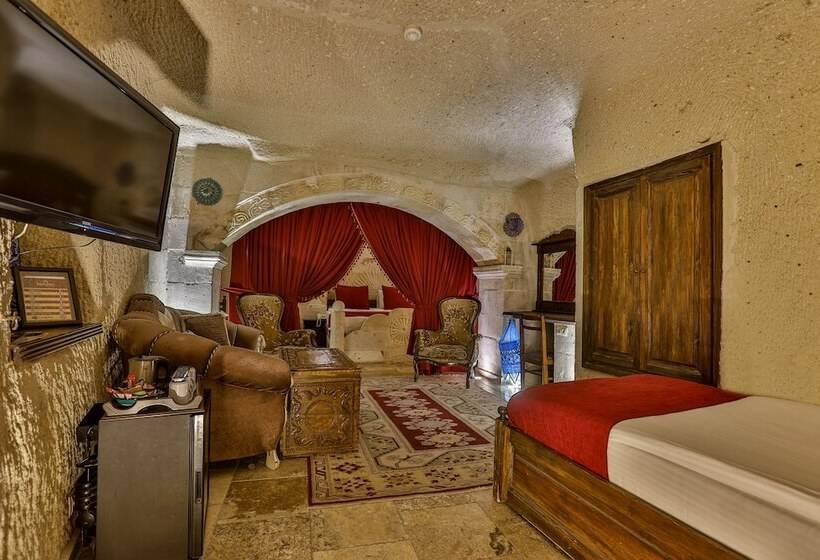 סוויטה משפחתית, Hidden Cave