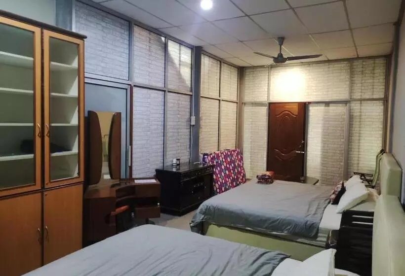 اتاق خانوادگی با چشم‌انداز جانبی دریا, Horizon Inn