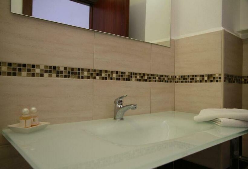 标准间, La Mimosa