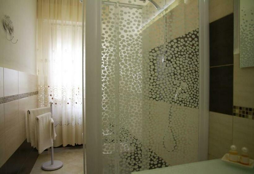 标准间, La Mimosa