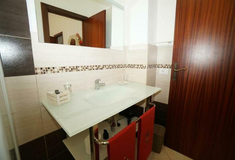 标准间, La Mimosa