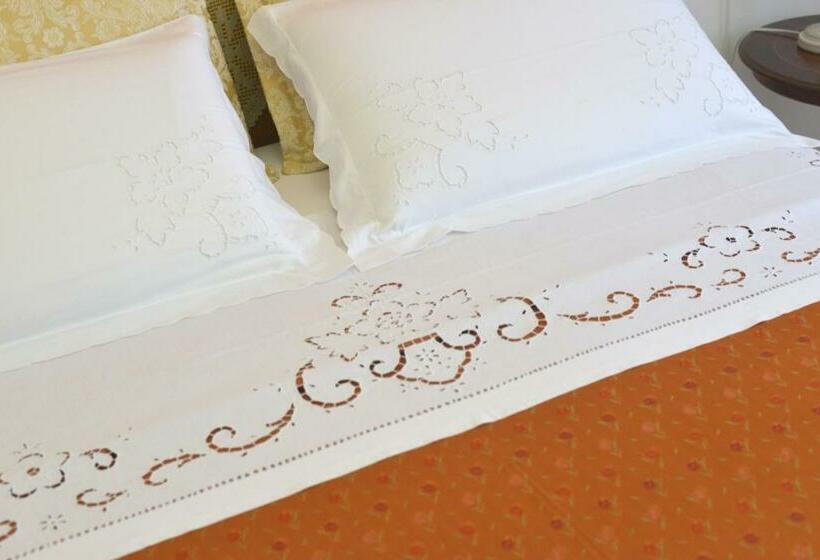 标准间, La Mimosa