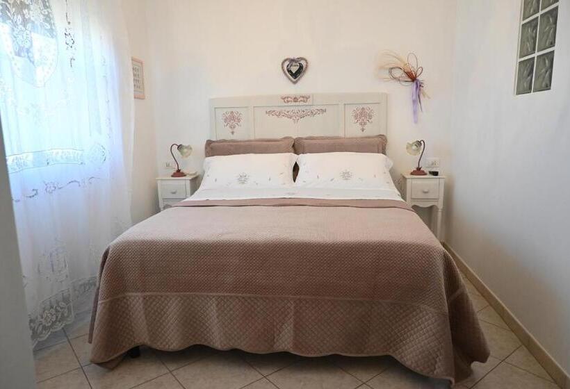 带1个卧室的带阳台的公寓, La Mimosa