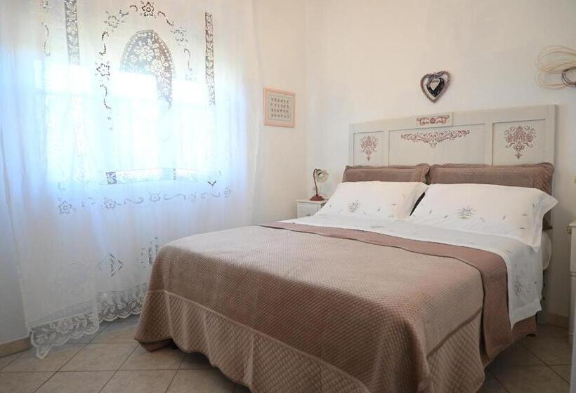 带1个卧室的带阳台的公寓, La Mimosa