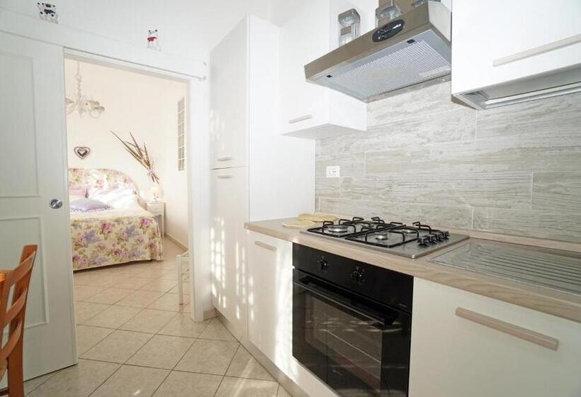 带1个卧室的带阳台的公寓, La Mimosa