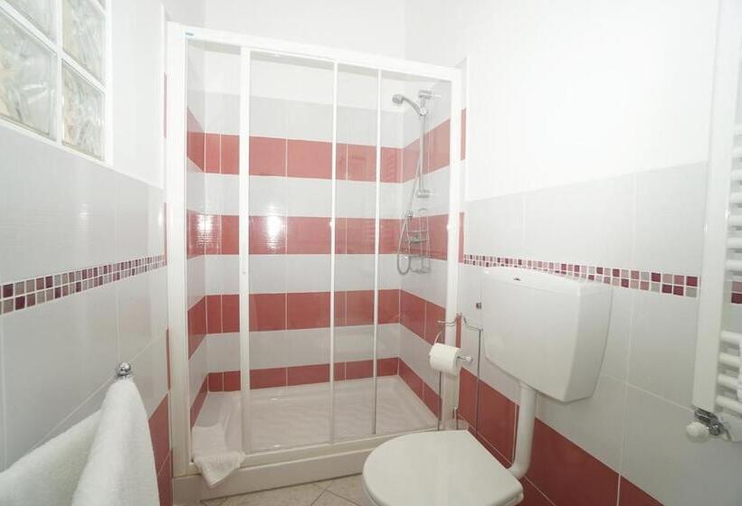 带1个卧室的带阳台的公寓, La Mimosa