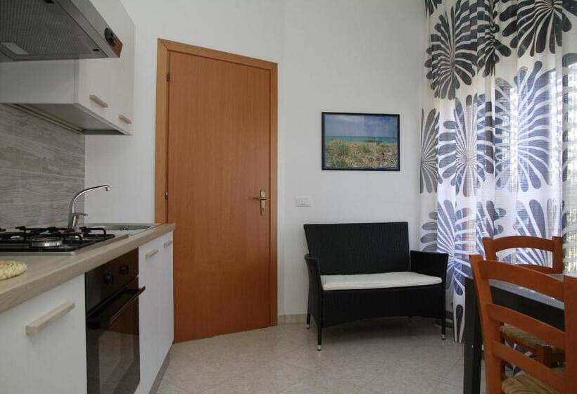 带1个卧室的带阳台的公寓, La Mimosa