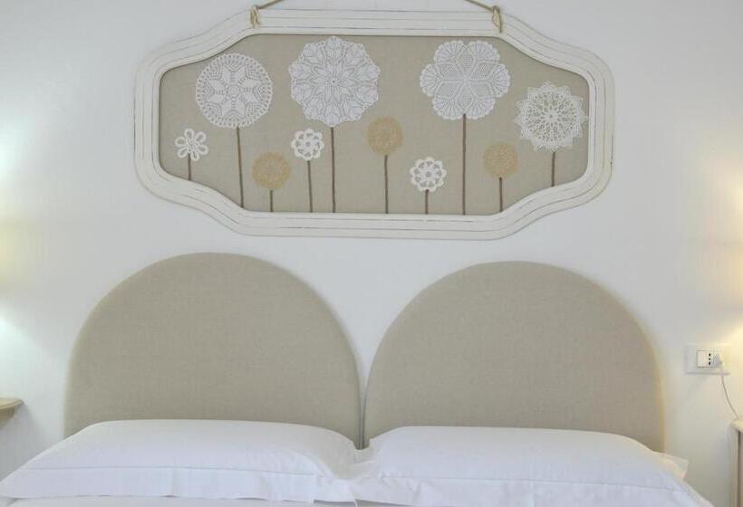 标准三人间, La Mimosa