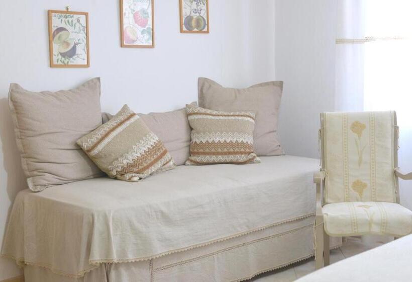 标准三人间, La Mimosa