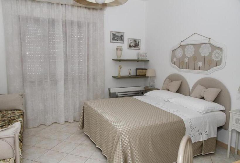 标准间, La Mimosa