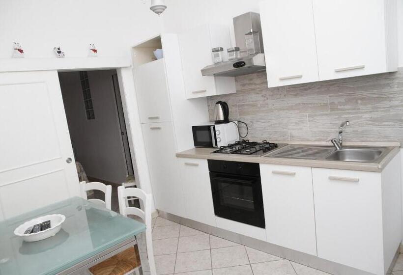 带1个卧室的带阳台的公寓, La Mimosa