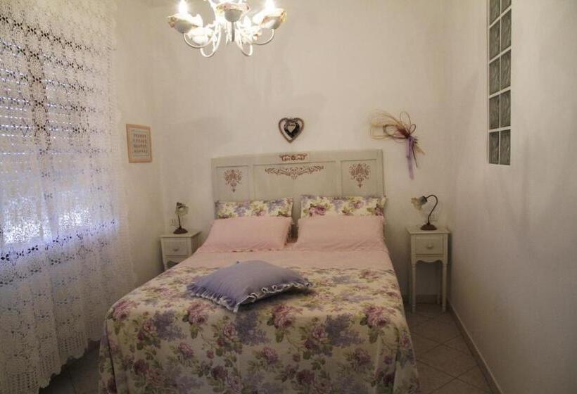 带1个卧室的带阳台的公寓, La Mimosa