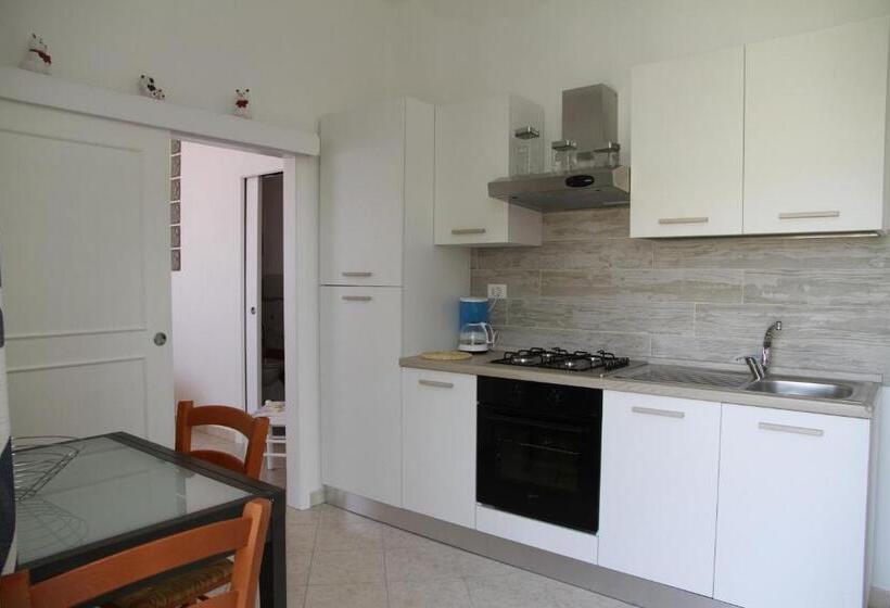 带1个卧室的带阳台的公寓, La Mimosa