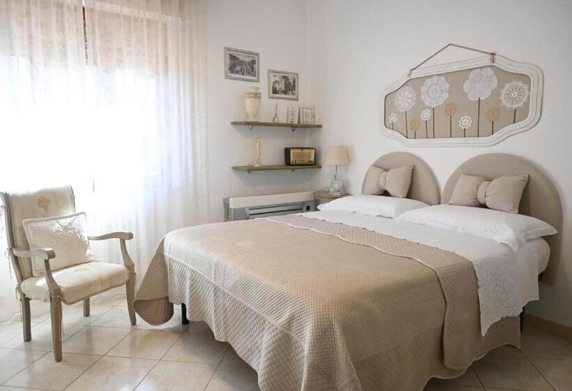 标准三人间, La Mimosa