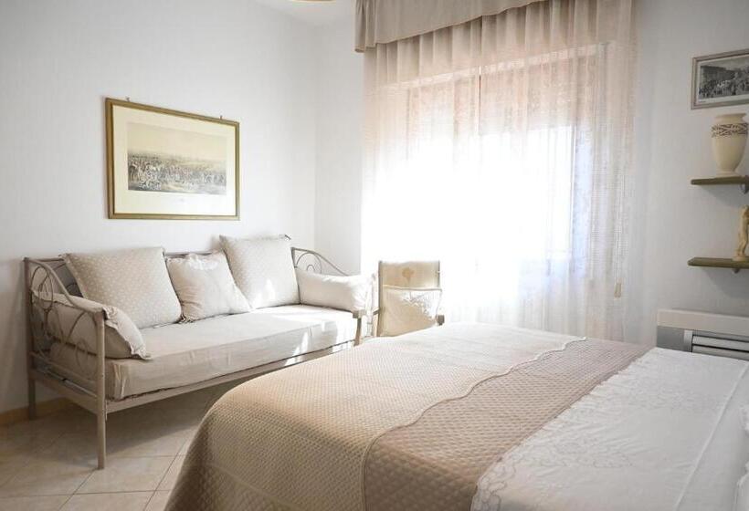 标准三人间, La Mimosa