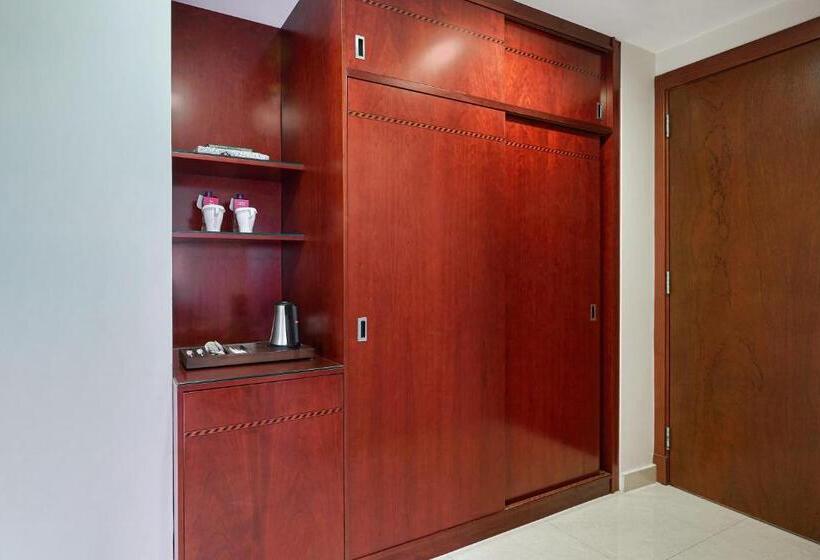 סוויטה, Makarem Mina