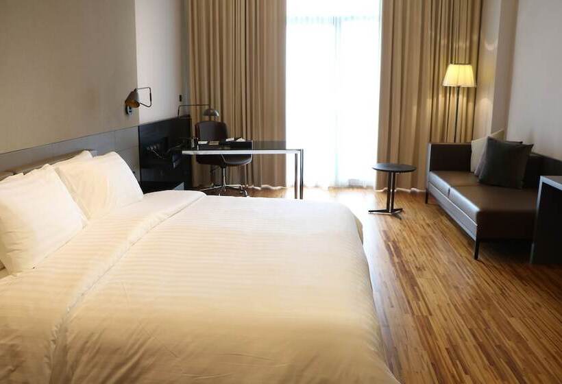 اتاق لوکس, Midori Clark Hotel And Casino