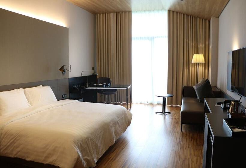 اتاق لوکس, Midori Clark Hotel And Casino