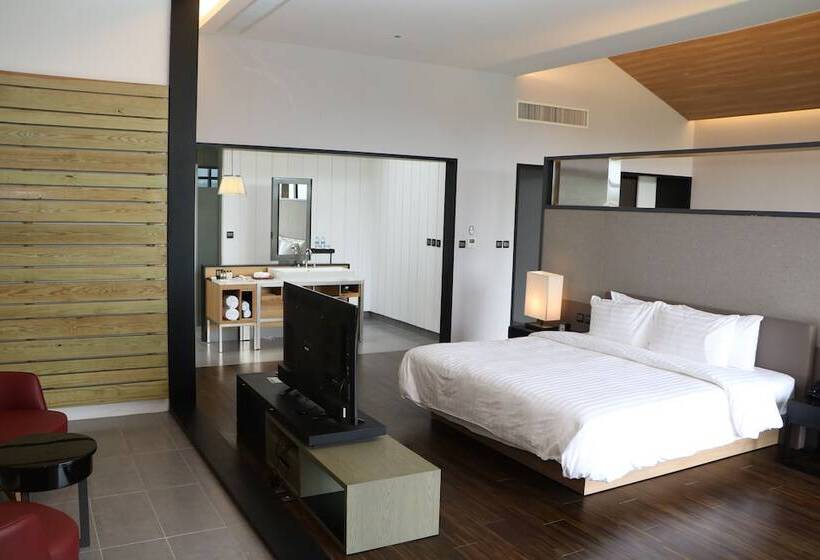 스위트, Midori Clark Hotel And Casino