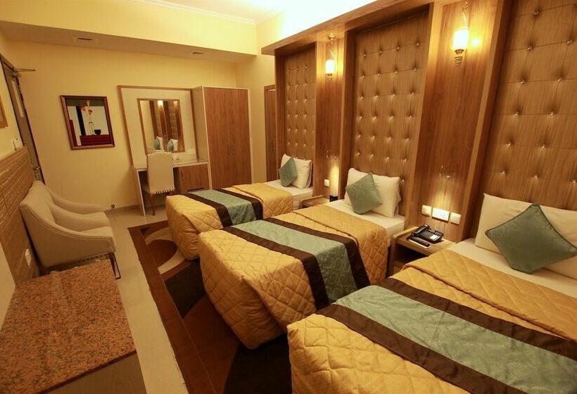 豪华三人间, Naif Fort