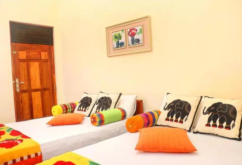 デラックストリプルルーム, Nature Resort Yala Safari Village