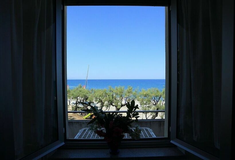 Апартаменты 2 Спальни Вид на Море, Nettuno Resort