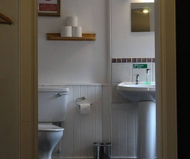 Четырехместный Номер Стандарт, The Bruce Inn