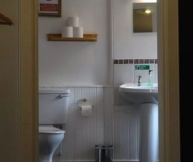 Habitació Quàdruple Estàndard, The Bruce Inn