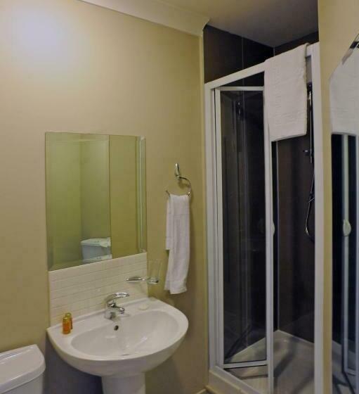 스탠다드 싱글 룸, The Titan