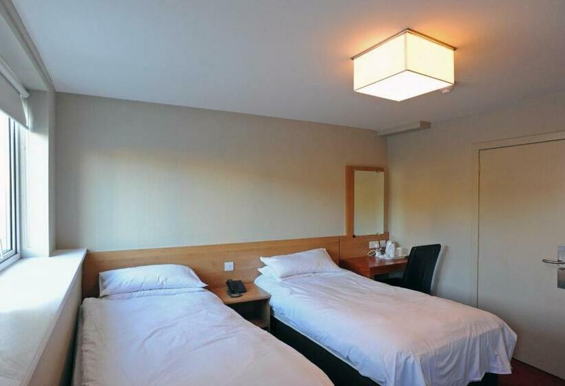 스탠다드 룸, The Titan