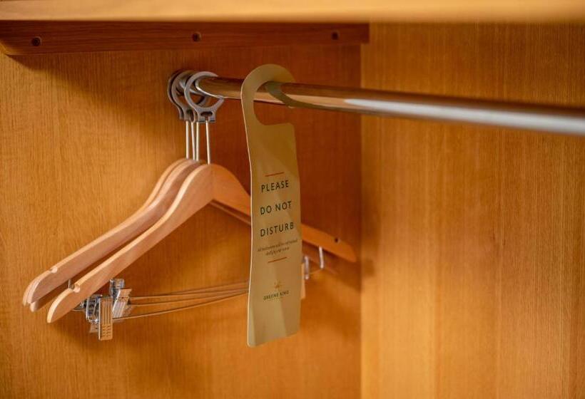 스탠다드 룸, The Titan