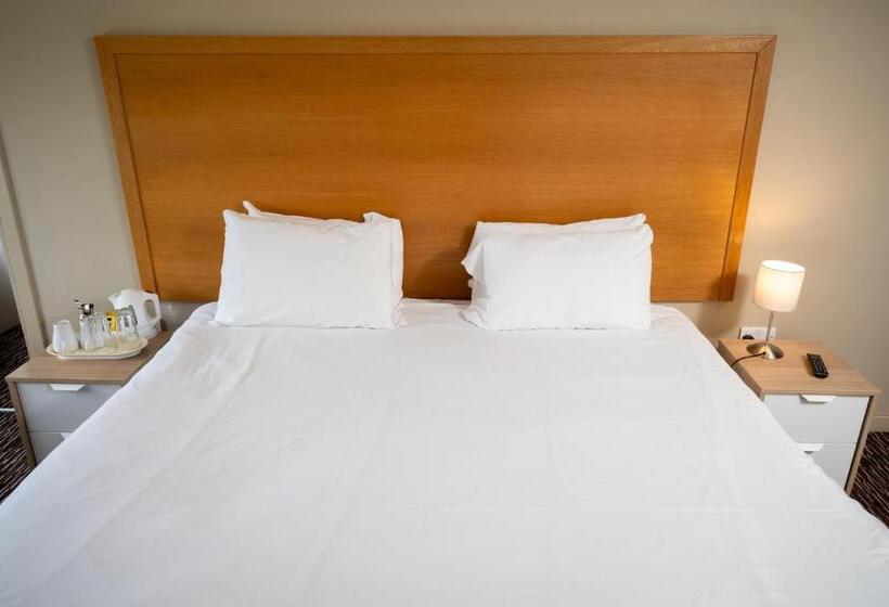 스탠다드 룸, The Titan