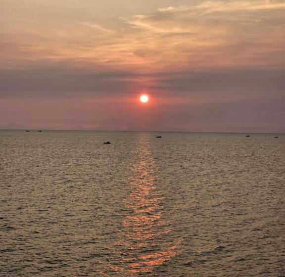 اتاق لوکس با بالکن و چشمانداز دریا, Venus Phu Quoc