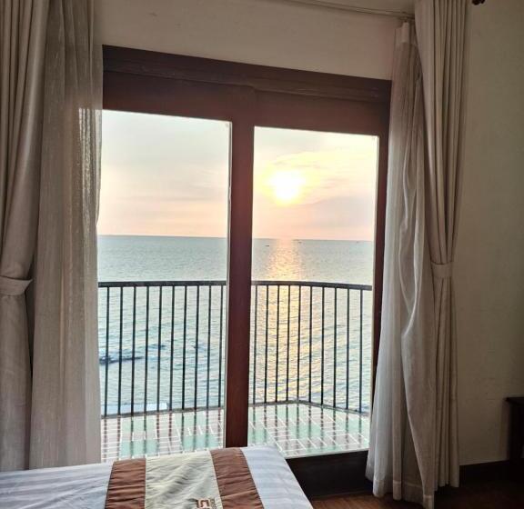 اتاق لوکس با بالکن و چشمانداز دریا, Venus Phu Quoc