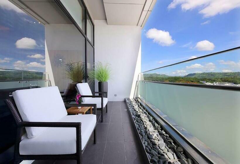 سوییت, Midori Clark Hotel And Casino