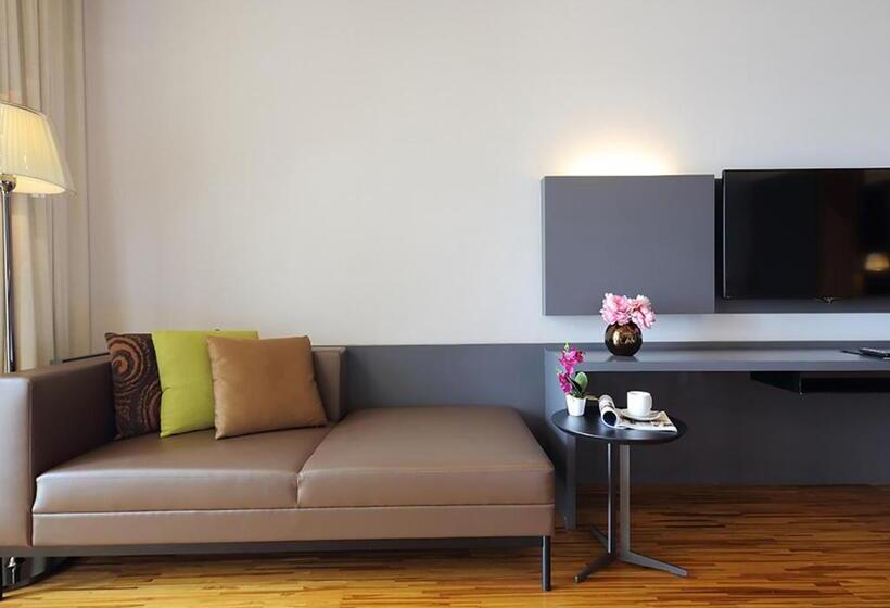 اتاق لوکس, Midori Clark Hotel And Casino