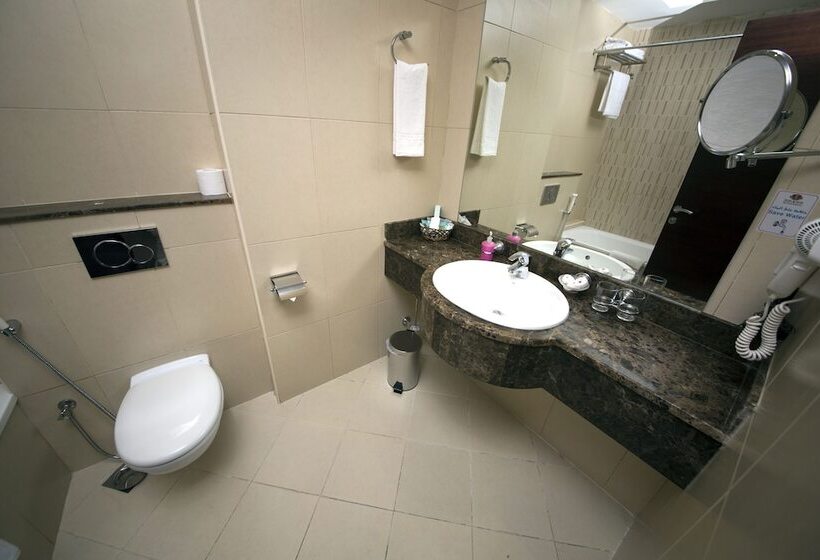 豪华三人间, Naif Fort