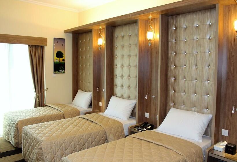 豪华三人间, Naif Fort