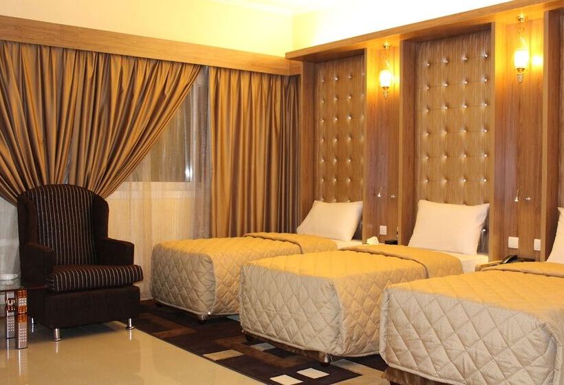 豪华三人间, Naif Fort